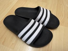 Adidas Badeschuhe Gr.33 (2K), schwarz/weiss