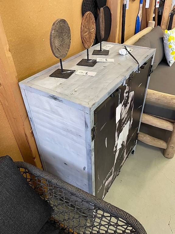 Cassettiere: Kommode Hochkommode recyceltes Metall Unikat Muhammad Ali – Nuovo (secondo la descrizione) da Zollikofen venduto da uniqueroom 1