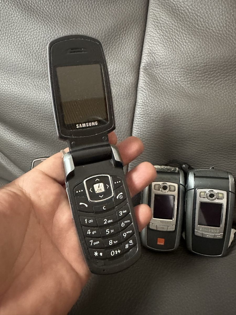 Samsung Telefoni cellulari / Smartphones: Samsung Handy Konvolut 2 – Difettoso da Heerbrugg venduto da Amazon38 4