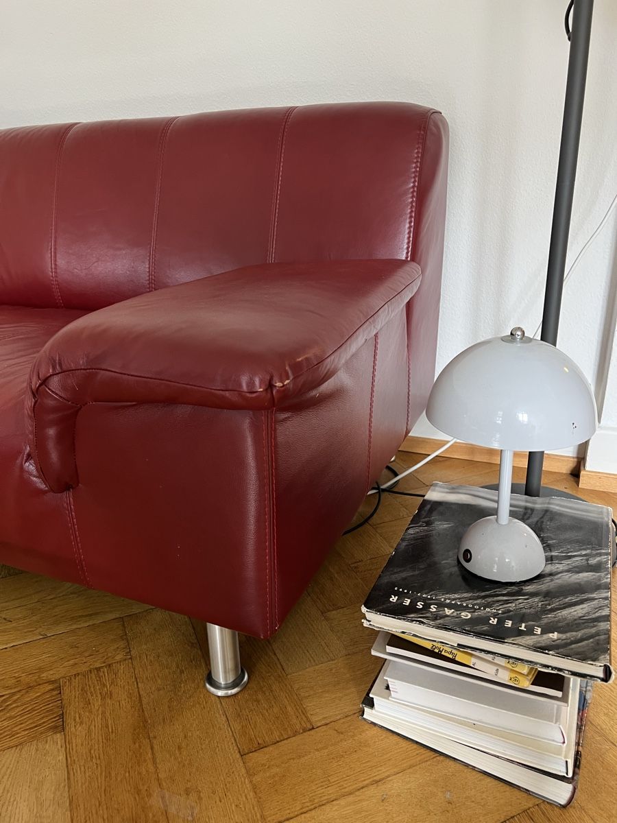 Sofas: Leather Sofa in Red, Two-Seater – Gebraucht aus Basel von jas_h9g2 5