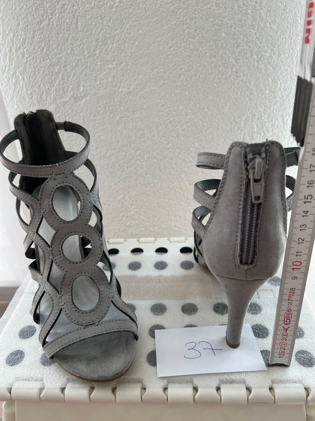 Dosenbach Scarpe da donna: Graue Pumps mit Bindedetail - ungetragen – Nuovo (secondo la descrizione) da Jona venduto da n.ferrari 2