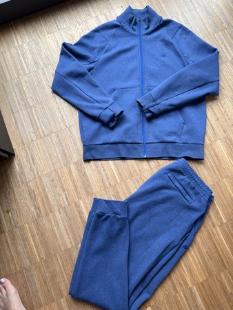 Ensemble survêtement Lacoste bleu taille L, excellent état. 