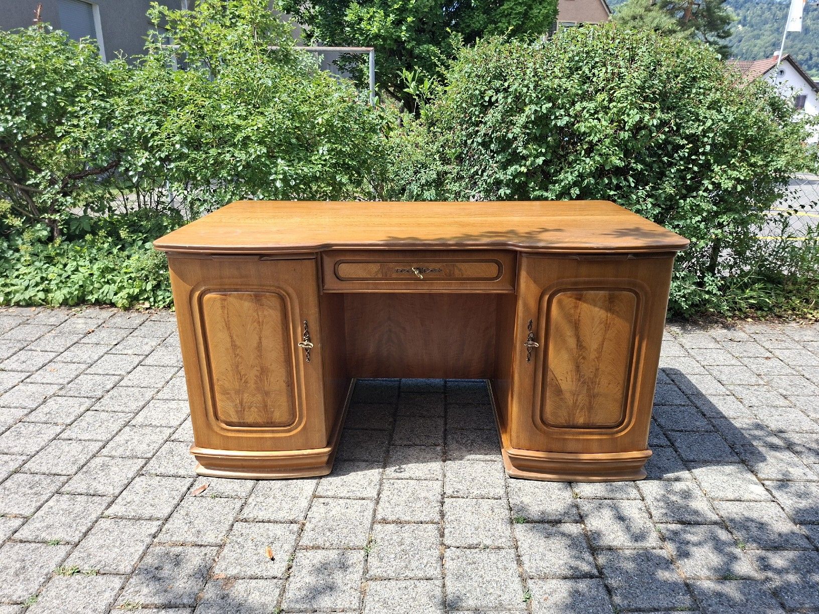 Scrivanie: Midcentury Schreibtisch ais Holz – Usato da Adliswil venduto da rebeccarachel