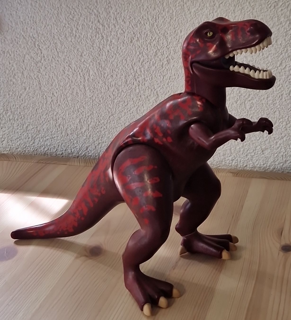Spielzeuge: Dinosaurier Figur rot gebraucht – Gebraucht aus Münchwilen TG von schnatterinchen116