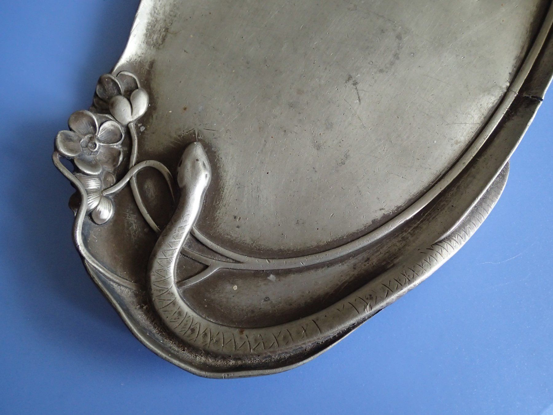 WMF Piatti di portata: Tablett WMF Straussenmarke 1903-1910 – Usato da Allschwil venduto da Salus17 1