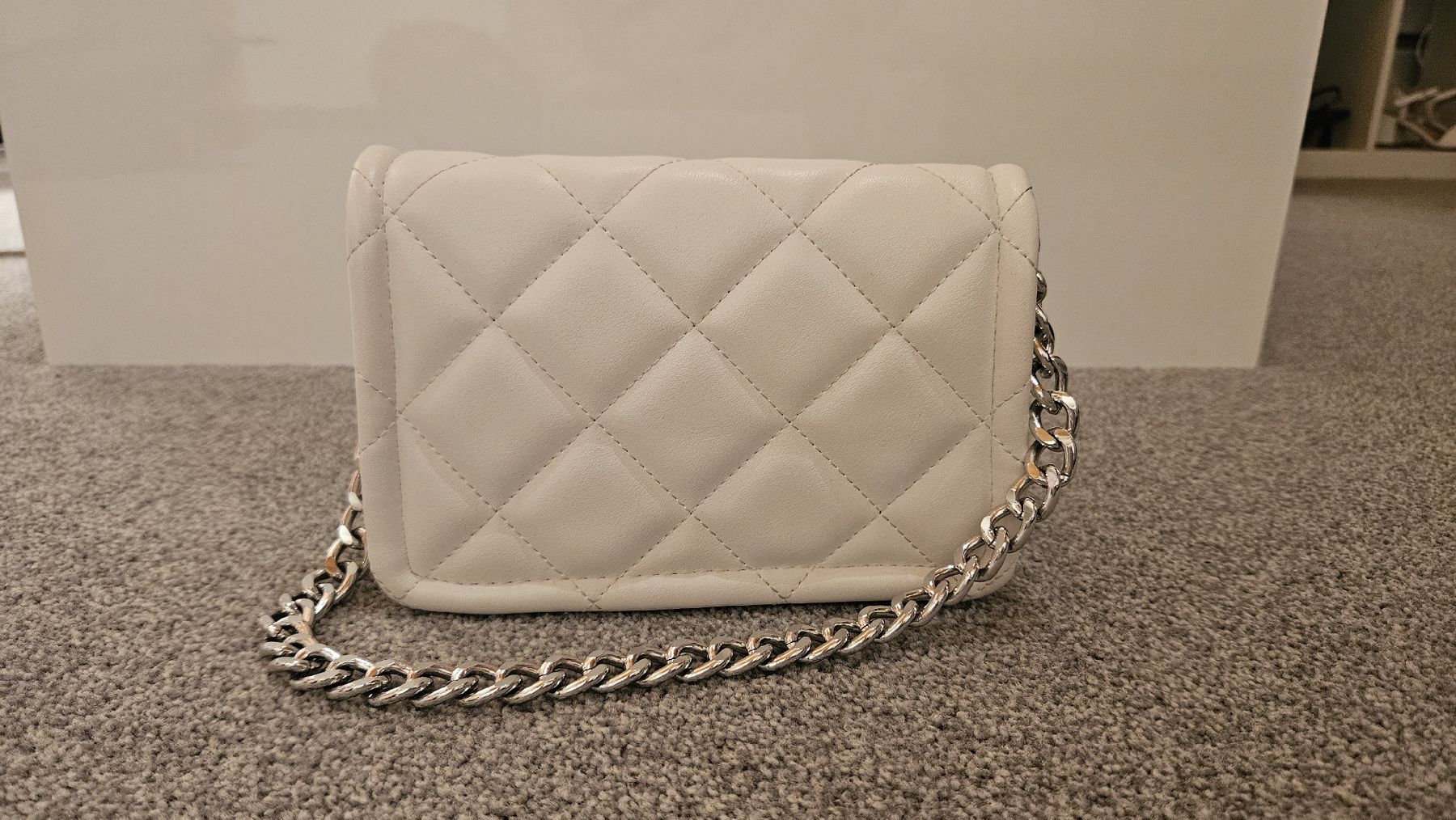 H&M Borse da donna: Weisse Handtasche mit Kettenbändel – Usato da Sax venduto da Kieselstei
