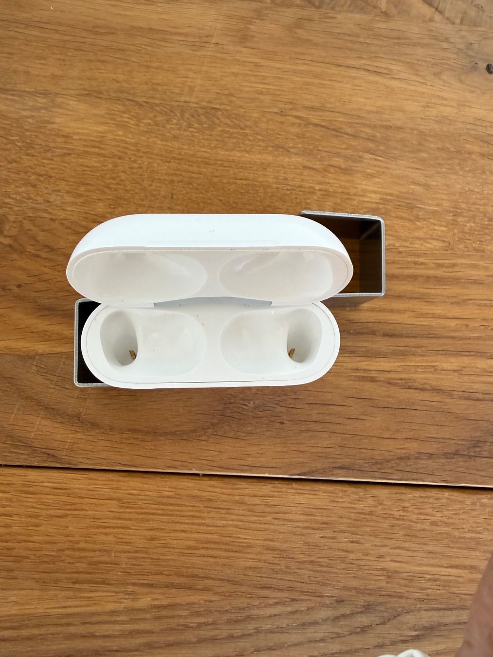 Apple Kopfhörer: APPLE AirPods Pro 2 Charging Case – Gebraucht aus Lausanne von Nine1982 1