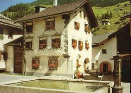 BERGÜN Auf dem Dorfplatz