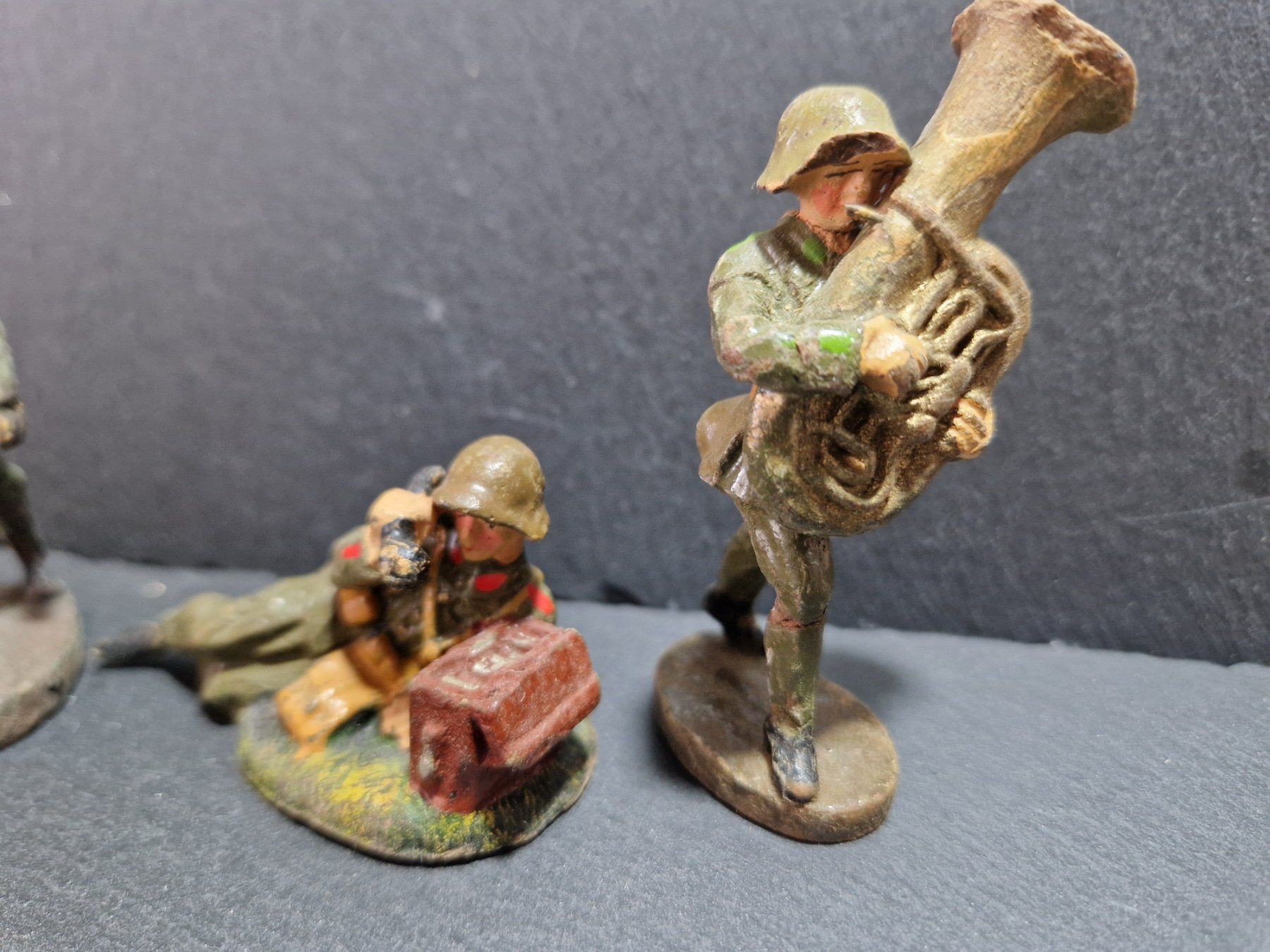 Statuette: 3x Elastolin Figuren Soldaten – Usato da Winterthur venduto da Sadega 2