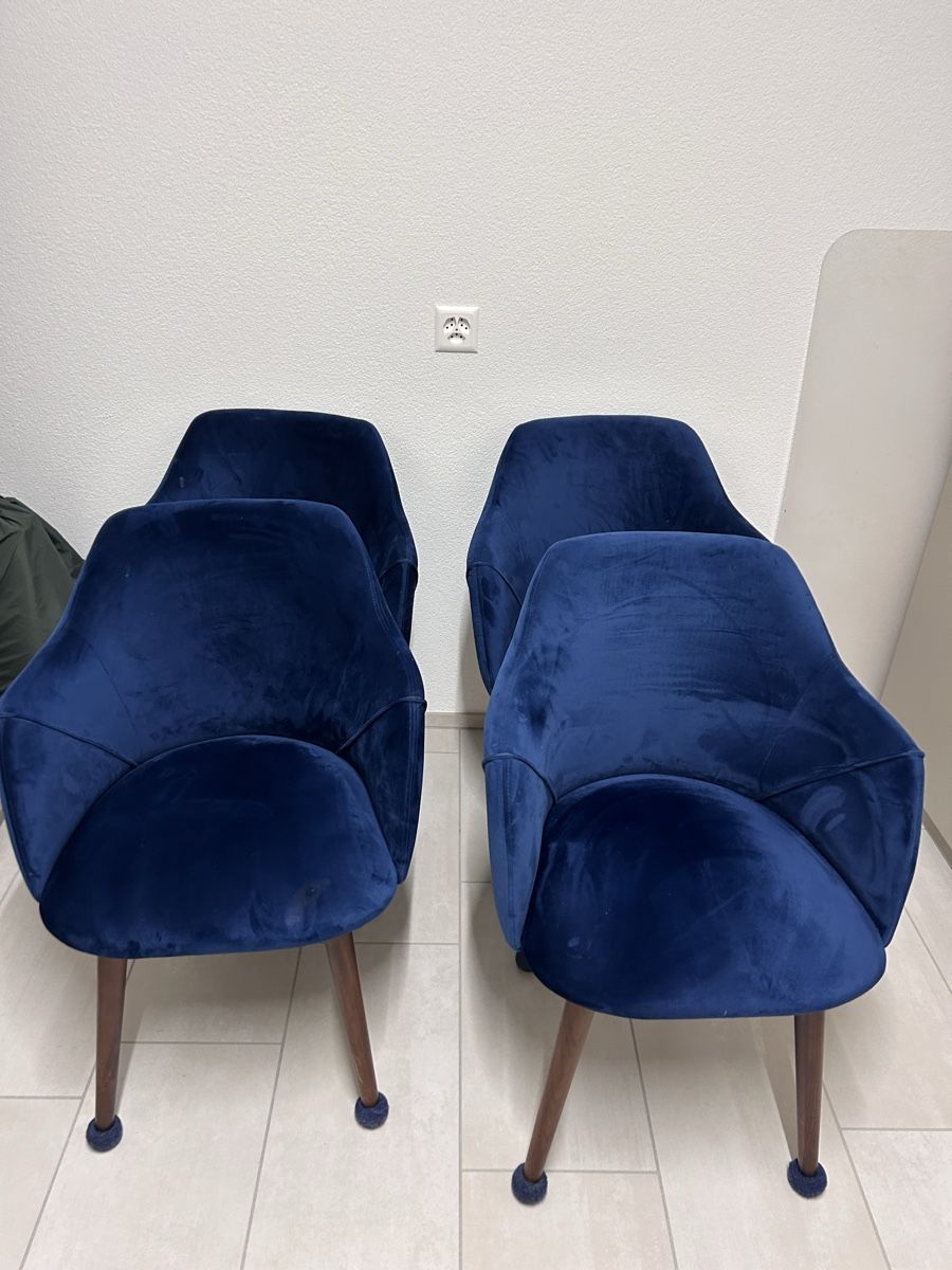 Sedie: 4er Set blaue Esstischstühle mit Armlehne – Usato da Wettingen venduto da avehr