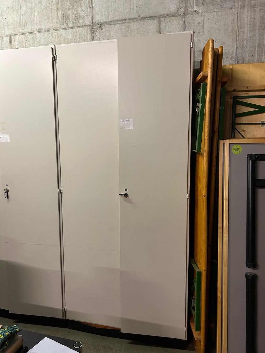 Armadi: Holzschrank – Usato da Urtenen-Schönbühl venduto da inf_9fnm 1