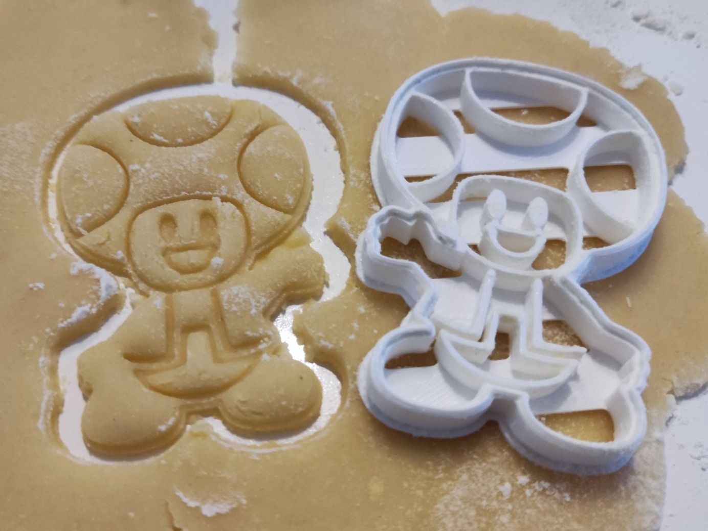 Moules à gâteaux: Mario Toad Ausstechform Guetzliausstecher – Neuf avec emballage d'origine à Büren SO par Asadn