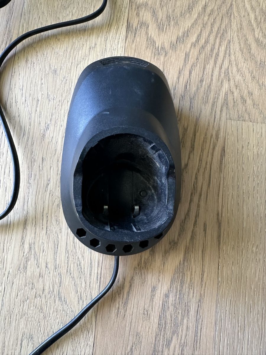 Bosch Caricabatterie: Bosch Ladestation PSR 7,2 LI Li-lon Mini – Usato da Zürich venduto da 183_hk22 2