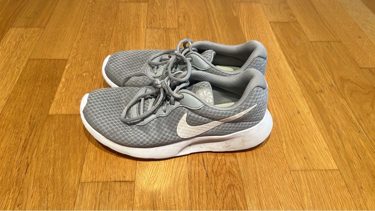 Nike Herrenschuhe: Nike Grey Running Shoes - Summer Ready, Size 39 – Gebraucht aus Zürich von JuneBaby12