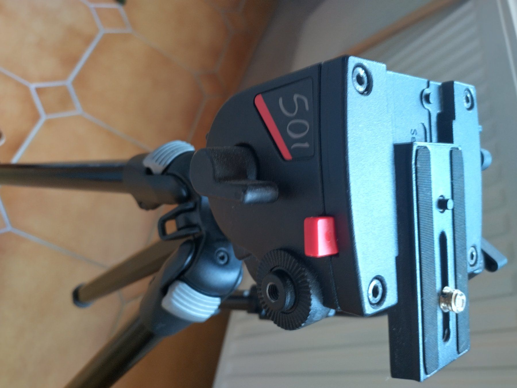 Manfrotto Treppiedi & Teste: Trépied Manfrotto 055DB professionnel bon état – Usato da Ollon VD venduto da yva_g28f 3
