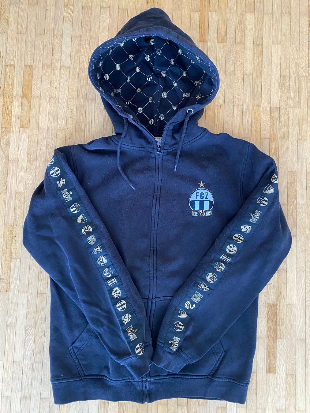 FCZ Pulls et sweat-shirts: FCZ-Pullover / -Hoodie "125 Jahre" – D'occasion à Zürich par fluver