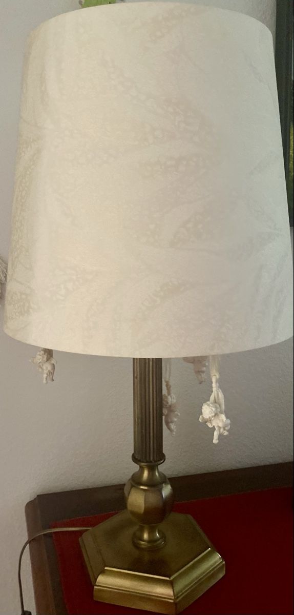 Lampade: Klassische Tischlampe mit Messingfuss & Stoffschirm – Usato da Gebenstorf venduto da Patrycja 1