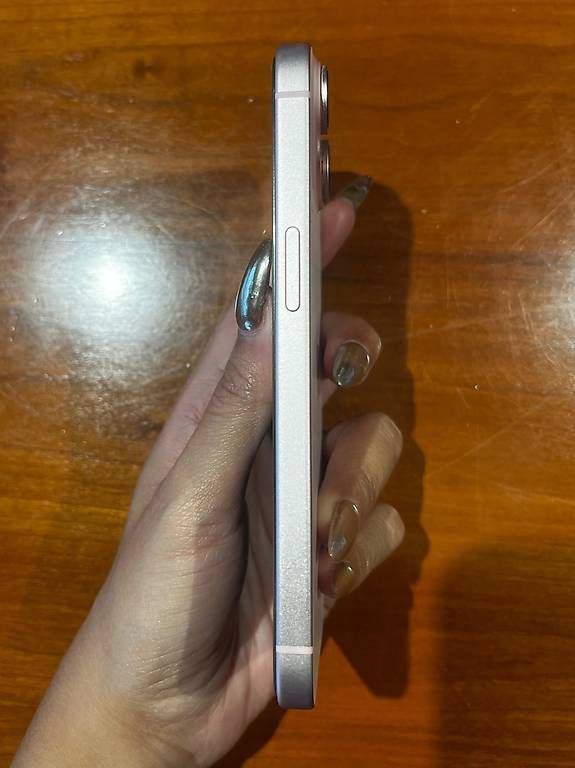 Telefoni cellulari / Smartphones: Iphone 15 Pink 256gb – Usato da Luzern venduto da Nataliajufer 2