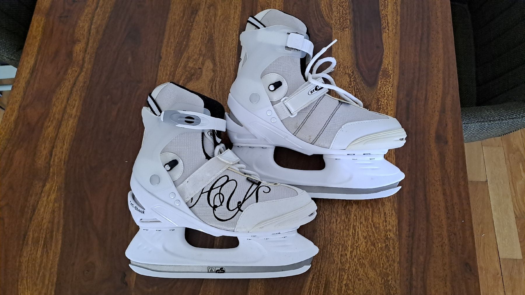 Pattini da ghiaccio: Schlittschuhe (39) – Nuovo (secondo la descrizione) da Olten venduto da StefanW.L.