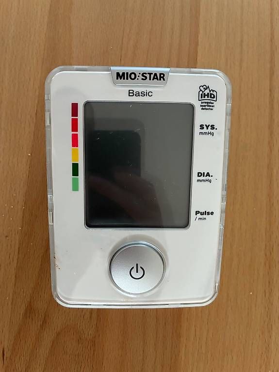 Attrezzature mediche: Blutdruckmessgerät Tonometer – Usato da Hirzel venduto da mak_9tmr
