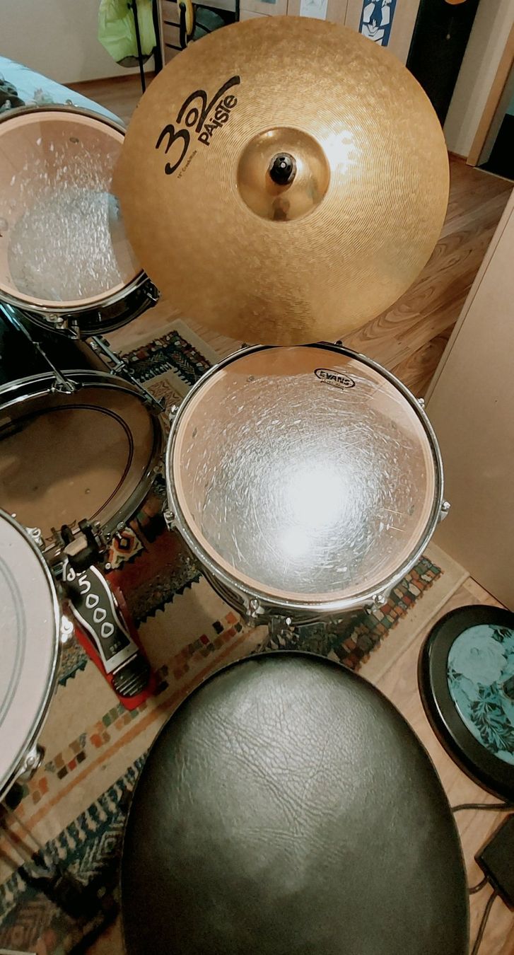 Instruments de musique: Schlagzeug Set Schwarz inkl. Hocker und Becken – D'occasion à Müswangen par Trumpf98 4