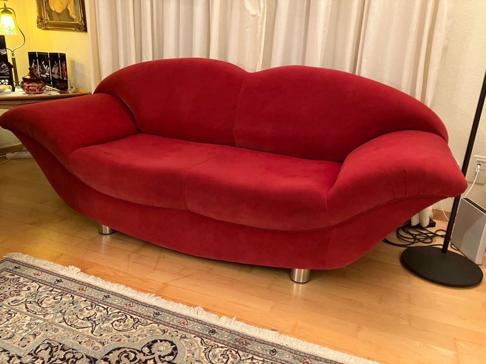 Rotes Ledersofa im eleganten Lippendesign | Kaufen auf Ricardo