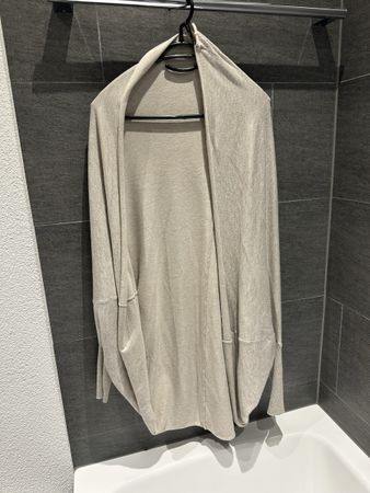Zara Knit: Elegante Strickjacke, Beige, Gr. M
