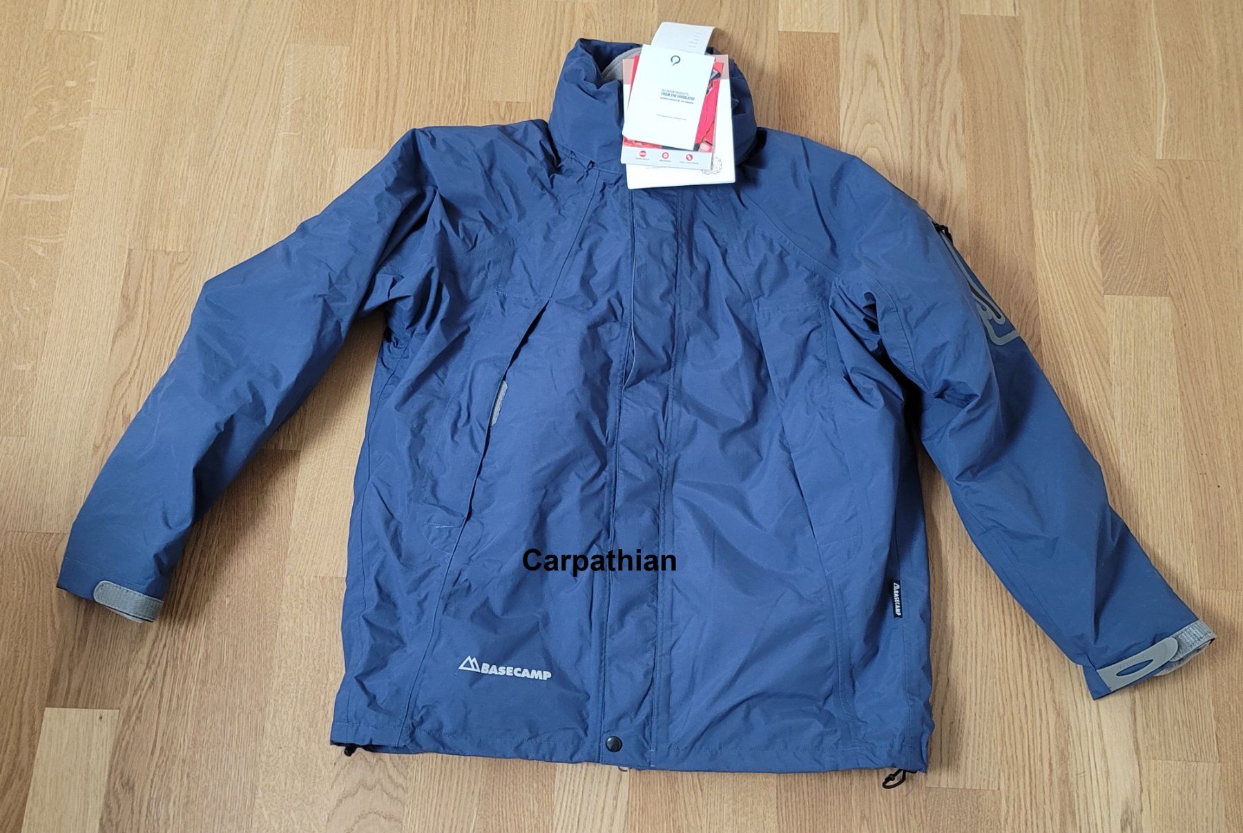 Jacken: Basecamp Allwetter-Jacke, Grösse L **TOP ANGEBOT** – Neu (gemäss Beschreibung) aus Unterlunkhofen von Carpathian