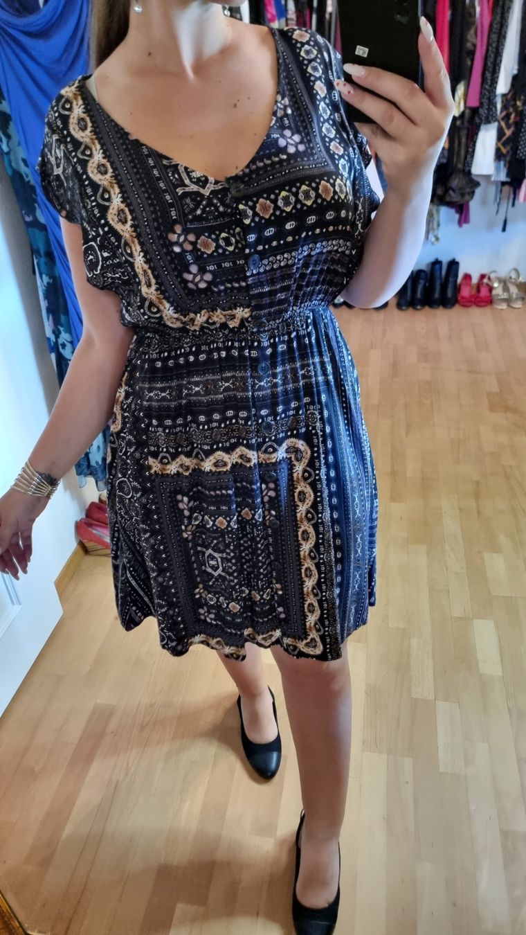 Vestiti: 🌺Kleid Größe 40/42🌺 – Usato da Wald ZH venduto da CapLux