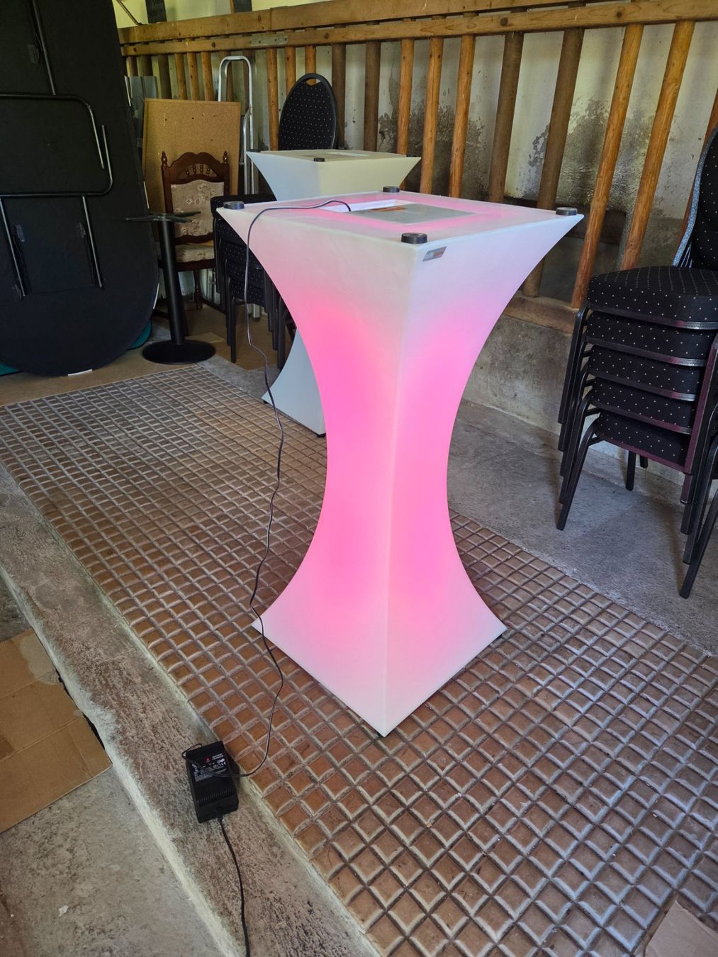 Tavoli: Led-beleuchteter  Stehtisch, Cocktailtisch – Usato da Meilen venduto da pilot66 3