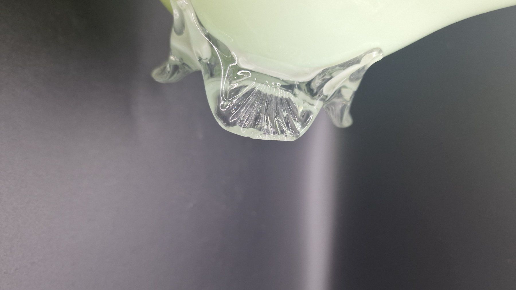 Bicchieri: Uranglas Hochzeitskörbchen aus  Stevens + Williams – Usato da Widnau venduto da TheOldLighters 4
