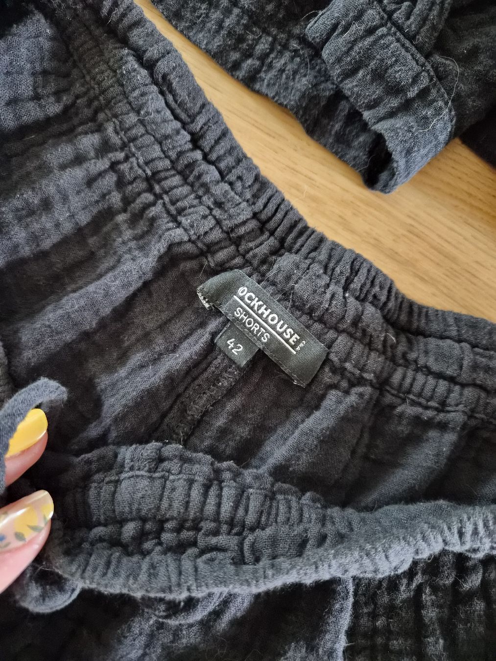 Camicie: Hemd und kurze Hose schwarz – Usato da Spiez venduto da LS9696 1