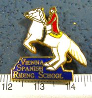 WIEN SPANISCHE HOFREITSCHULE PFERD ANSTECKNADEL ENAMEL GOLDI