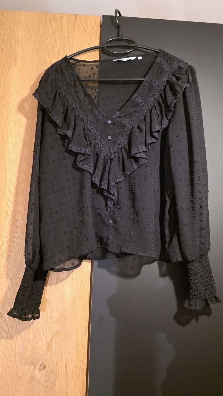Only Camicette: Elegante schwarze Bluse mit Rüschen, Grösse  S – Usato da Dicken venduto da anita-123