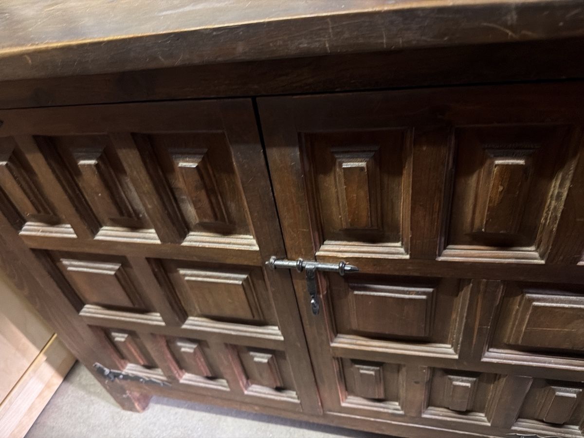 Cassettiere: Sideboard Holz rustikal möbliert Türen mit Schloss – Usato da Herisau venduto da Nluanalucas 1