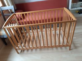 Babybett aus Holz zu verkaufen