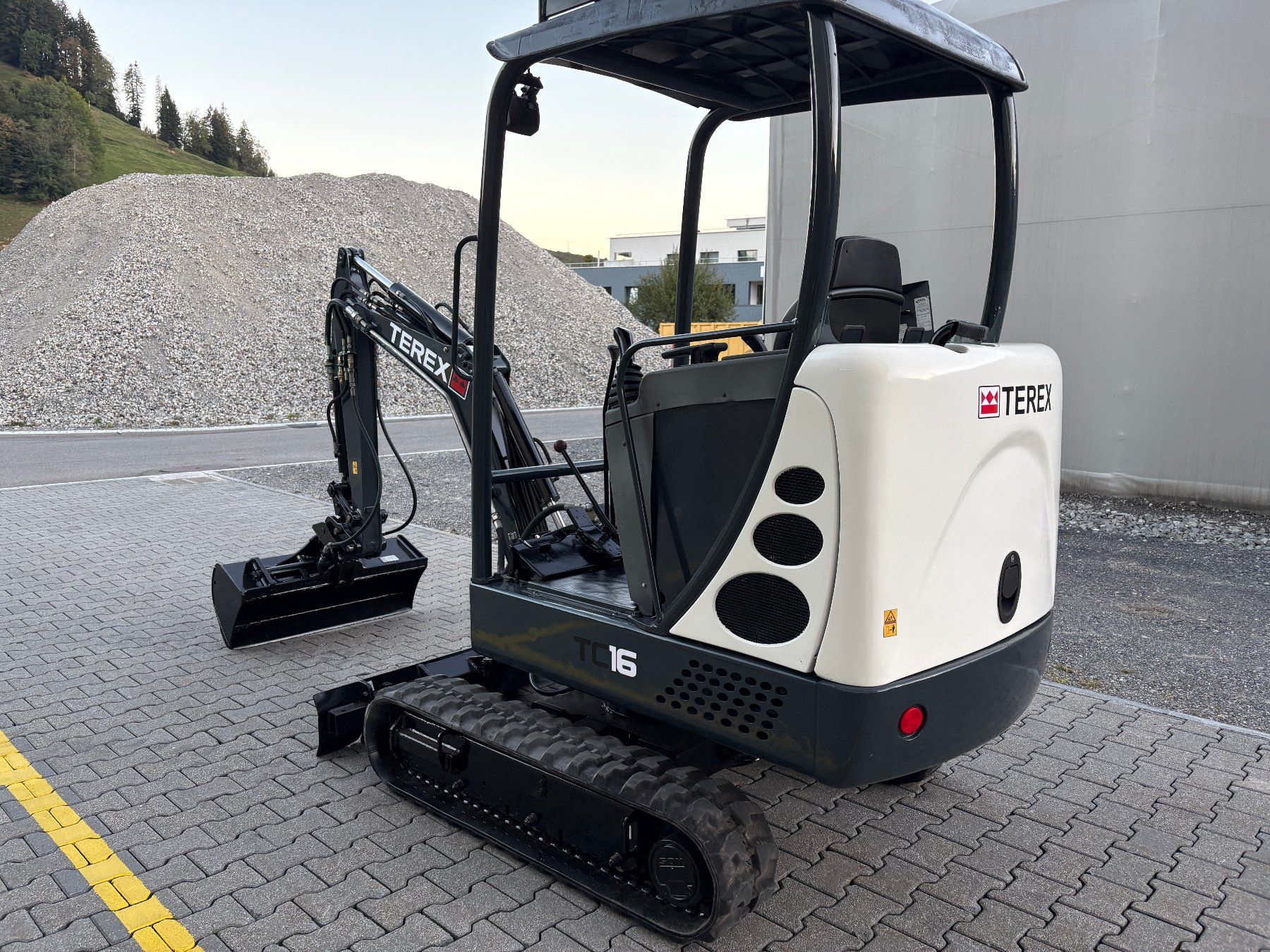 Bagger: Bagger 1.7 To – Gebraucht aus Rothenthurm von FHS6418 2