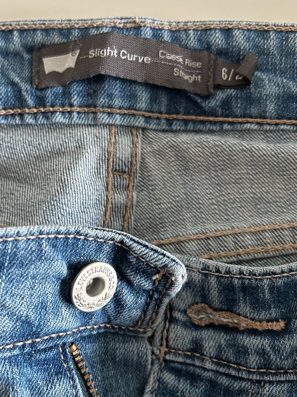 Levi's Jeans: Levi Strauss Damen Jeans – Gebraucht aus Steffisburg von Maratsch 4
