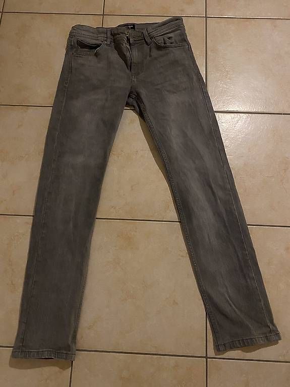 Jeans: Jeans ragazzo misura 28 – Usato da Odogno venduto da fly_7j8c
