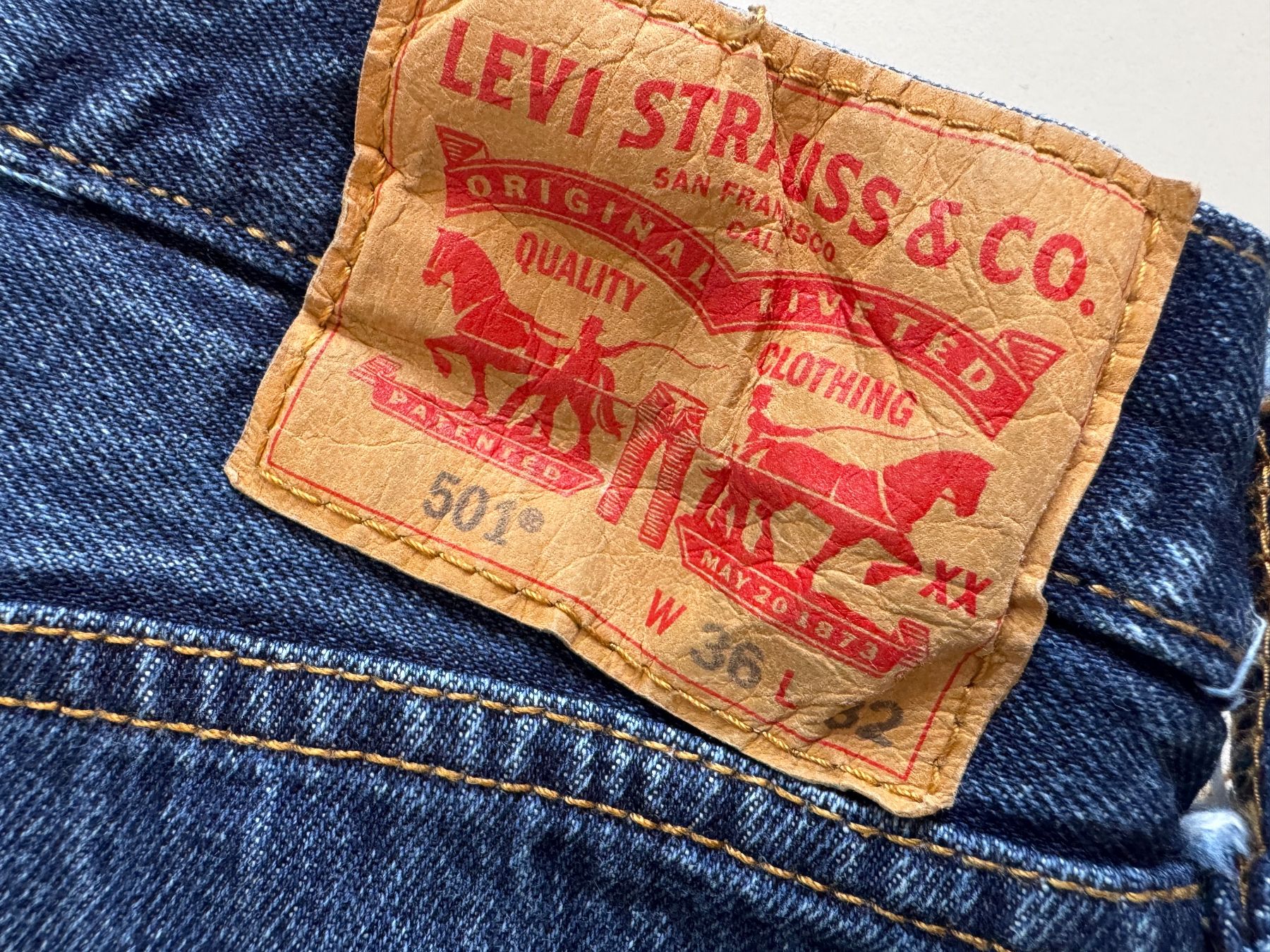 Levi's Jeans: Levis 501 denim W36 L32 from 2016 Red Tab – Usato da Neuchâtel venduto da _Easy_to_Find_ 1