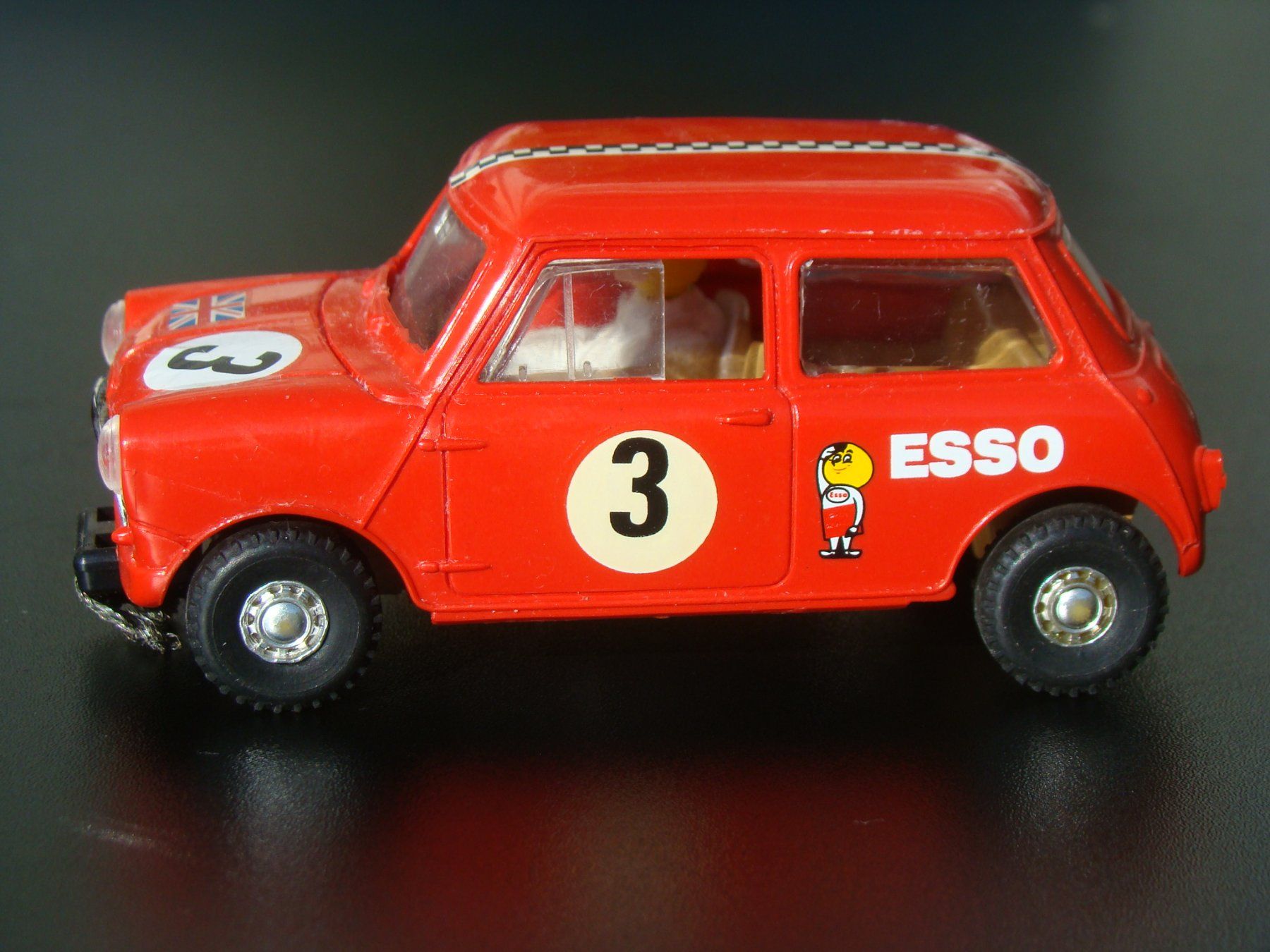 Piste: Scalextric Mini Cooper rot Frontantrieb selten 60er – Usato da Walzenhausen venduto da Vanquish711 3