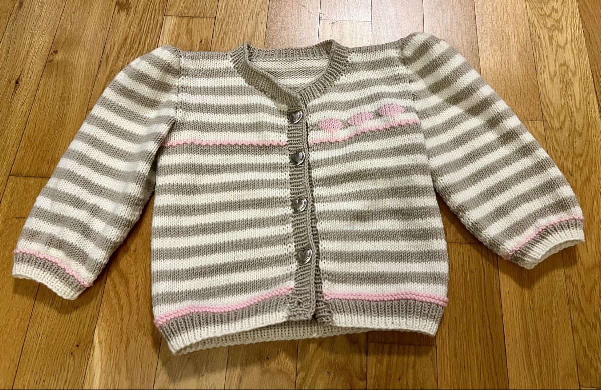 Giacche & Cappotti: Gestreifte Strickjacke, Handgestrickt, Grösse 98/104 – Nuovo e nell'imballaggio originale da Zürich venduto da Blinddarm