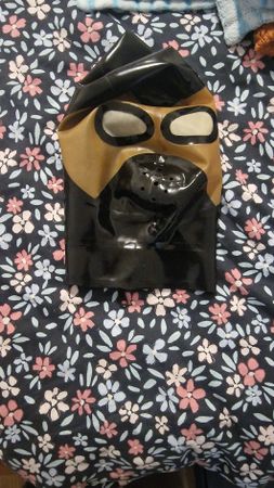 schöne latex maske