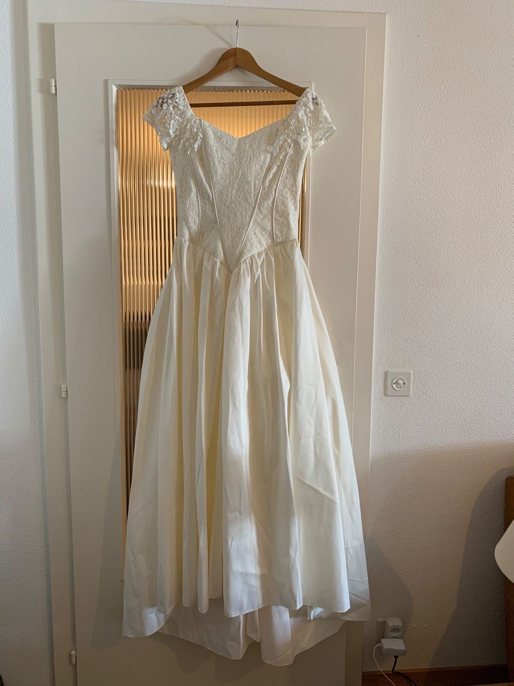 Vestiti: Robe de mariée dentelle taille 38 – Usato da Perroy venduto da barballalla 2