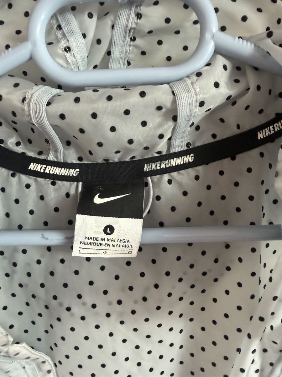 Nike Giacche: Veste Nike running taille L – Usato da Savagnier venduto da Pivovar2 2