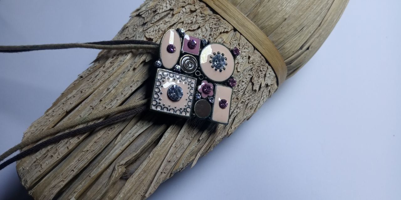 Catenine: Boho Designer Kette mit Email Strass Vintage Hippie – Usato da St. Gallen venduto da Hereplaysmusic