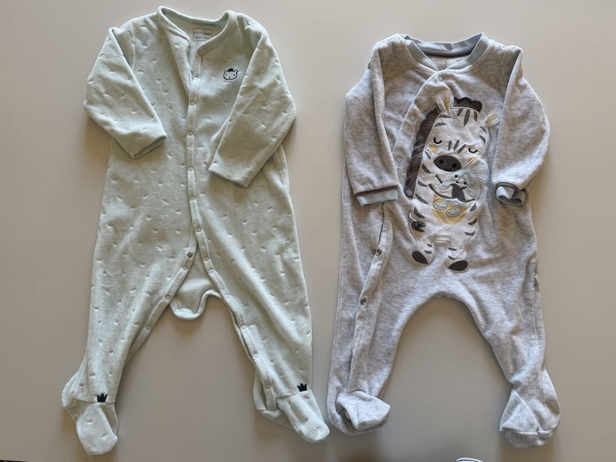 Pyjamas & Ähnliches: 2 pyjamas hiver 12 mois – Gebraucht aus Lausanne von Taronshate