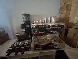 Machine à café professionnelle avec moulin et accessoires