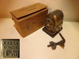 Seltene CARAN DACHE Bleistiftspitzmaschine Nr 457 A 1930er