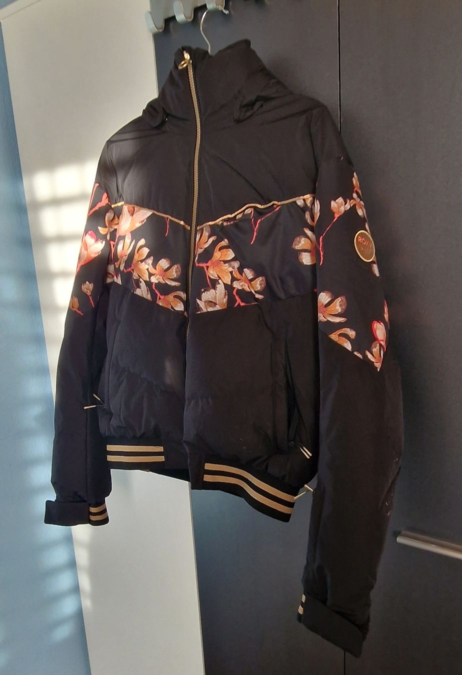 Roxy Giacche: Roxy Daunenjacke, Winterjacke Gr. S, schwarz, Blumen – Nuovo (secondo la descrizione) da Chur venduto da car_5clc 1